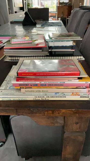 Haak en hobby boeken beschikbaar voor biedingen