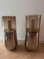 2 Zilverkleurige Windlichten op Sokkel + Kaarsen, Ophalen, 50 tot 75 cm, Zo goed als nieuw, Metaal