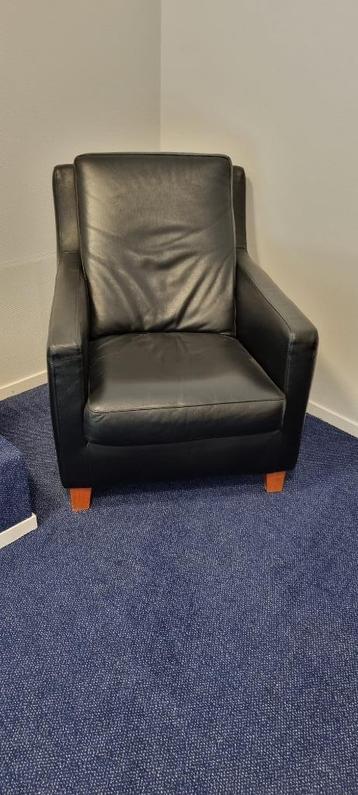 Lederen fauteuil beschikbaar voor biedingen