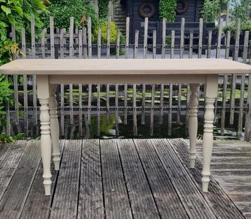 Grenen eettafel met houten bovenblad beschikbaar voor biedingen