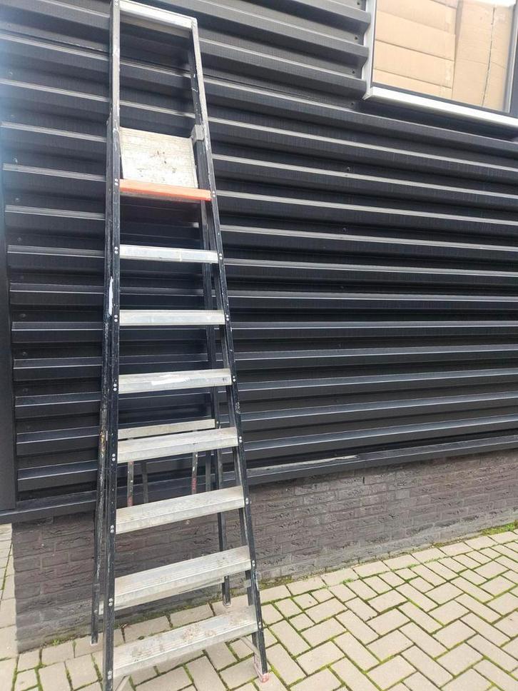 Gebruikte Altrex ladder 8 treden met mankement., Doe-het-zelf en Verbouw, Ladders en Trappen, Gebruikt, Ladder, 2 tot 4 meter
