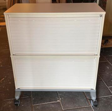 Lage archiefkast met roldeuren mobiel ca 84 x 43 x 93 cm   beschikbaar voor biedingen