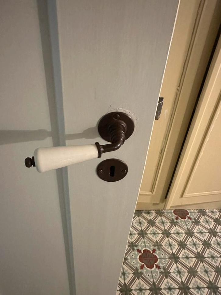 Porseleinen deurgrepen 8 complete en 2 halve, Doe-het-zelf en Verbouw, Hang- en Sluitwerk, Gebruikt, Klink of Kruk, Overige materialen