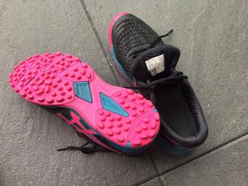 Hockey schoenen dames en meisjes maat 40,5 beschikbaar voor biedingen