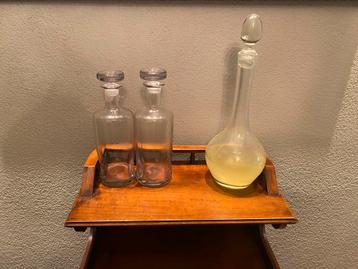 Stijlvolle glazen flessen voor olie, azijn of sterke drank