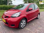 Toyota Aygo 1.0-12V Aspiration Red- 1e eigenaar-Airco, Voorwielaandrijving, Gebruikt, 4 stoelen, Leder en Stof