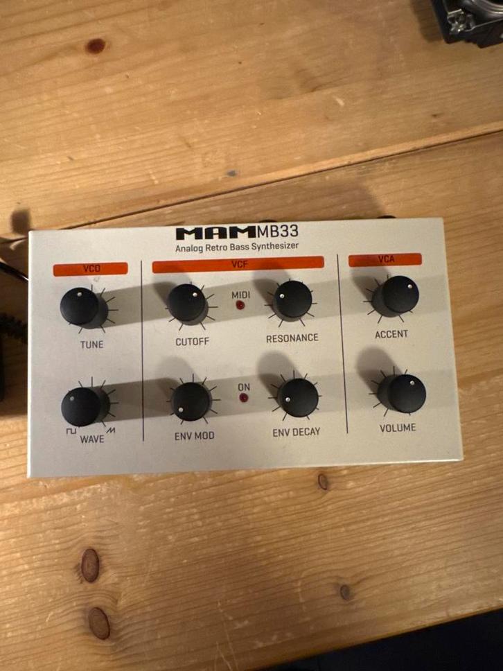 MAM MB33 Analog Synthesizer, Muziek en Instrumenten, Synthesizers, Gebruikt, Overige aantallen, Overige merken, Met midi-aansluiting
