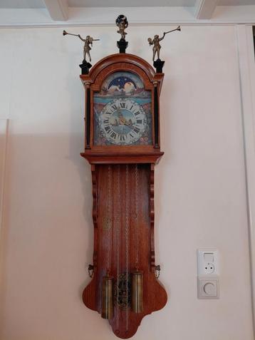 Friese staartklok.  beschikbaar voor biedingen