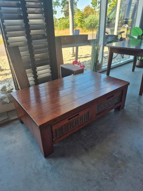 Degelijke houten salontafel met veel opslagruimte, Huis en Inrichting, Tafels | Salontafels, Gebruikt, Minder dan 50 cm, 50 tot 100 cm