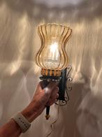 Vintage wandlamp zwart metaal geel koper goudkleurig glas, Ophalen of Verzenden, Gebruikt, Glas, Vintage