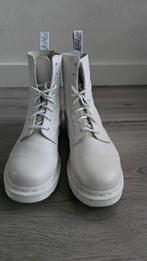 Witte Dr. Martens - Maat 39 - Zo goed als nieuw, Kleding | Dames, Wit, Lage of Enkellaarzen, Ophalen of Verzenden, Dr. Martens