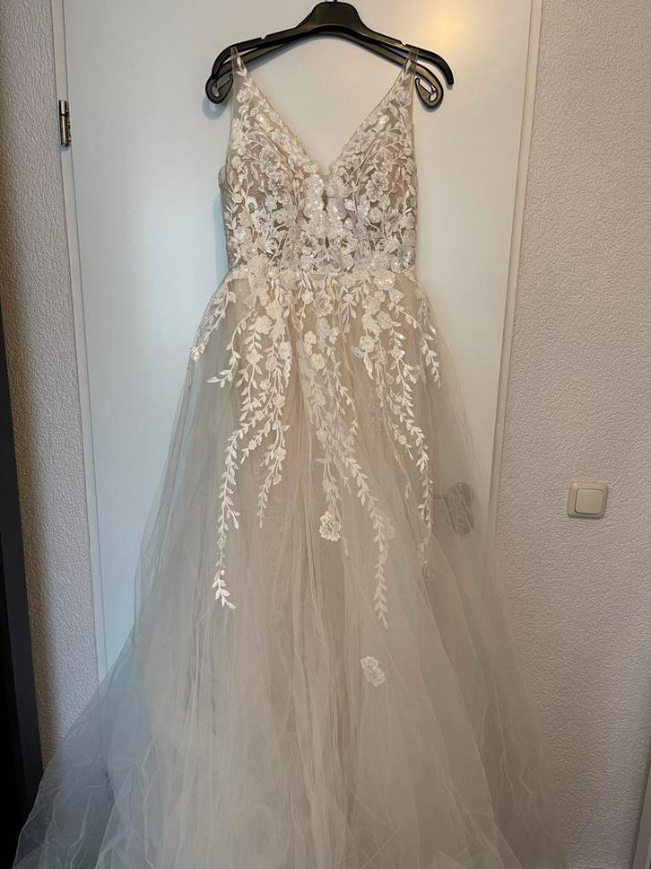 Trouwjurk Modeca met Bloemendetails, Kleding | Dames, Trouwkleding en Trouwaccessoires, Zo goed als nieuw, Trouwjurk, Wit, Ophalen of Verzenden