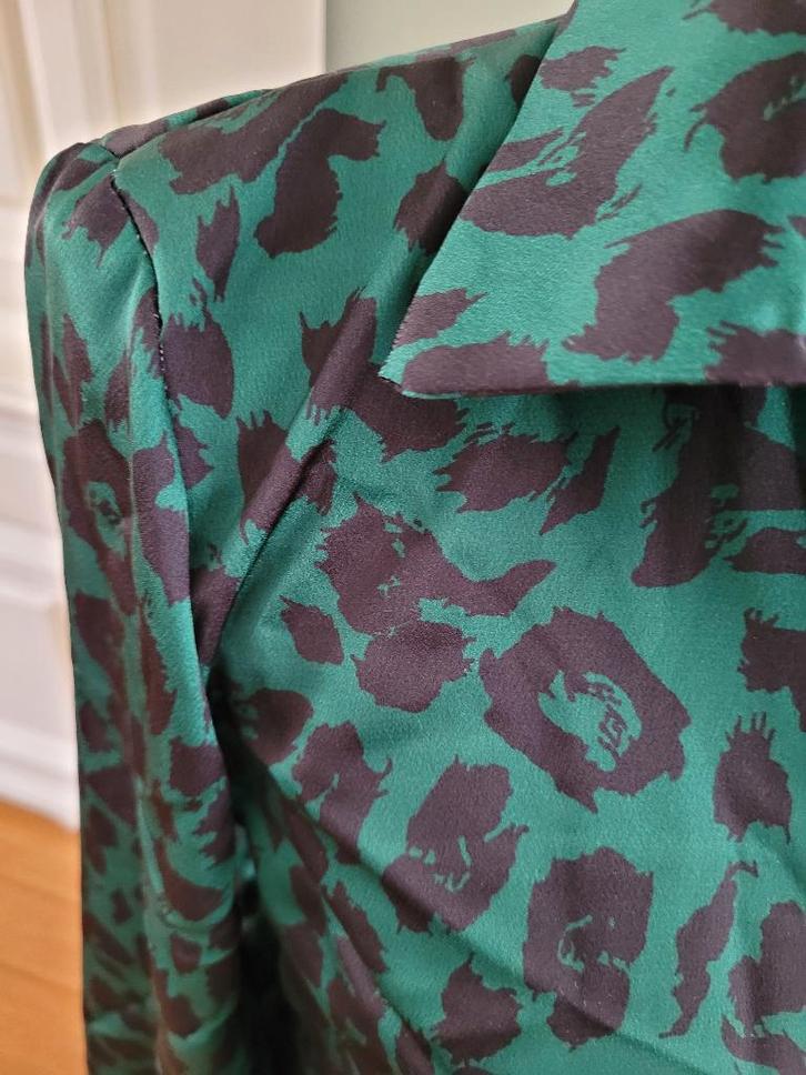 LOEKAY luipaard panter groene blouse maat M zgan, Kleding | Dames, Blouses en Tunieken, Zo goed als nieuw, Maat 38/40 (M), Groen