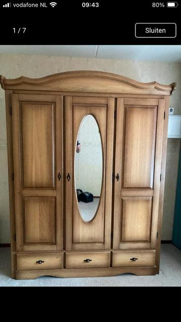 Massief Houten Slaapkamer Kast, Bed en Nachtkastjes beschikbaar voor biedingen