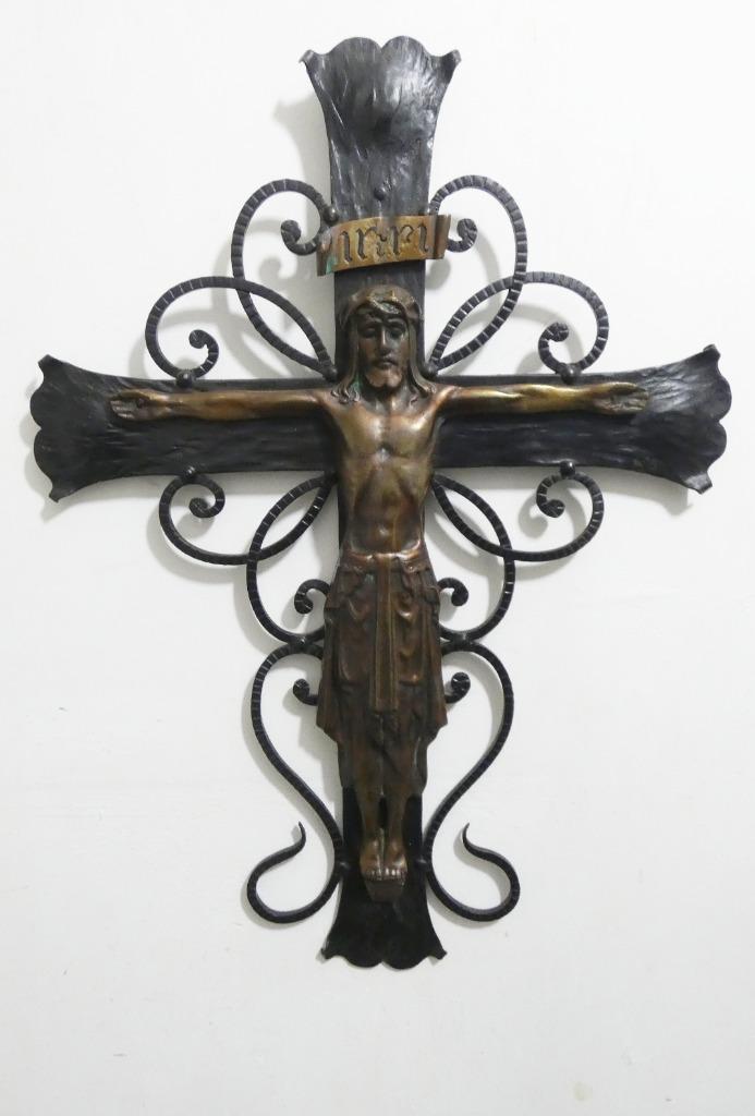 Bijzonder Art Deco brons kruisbeeld op smeedijzer [1575], Antiek en Kunst, Antiek | Religie, Ophalen