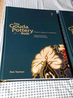 The Gouda Pottery Book,set 3 delen in cassette.Tasman,Visser, Nieuw, Ophalen of Verzenden, R.Tasman ,Friggo Visser, Overige onderwerpen