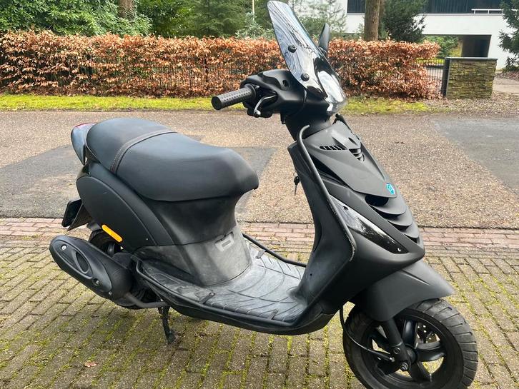 PIAGGIO ZIP SP 45KM BROM MAT ZWART BJ2017, Fietsen en Brommers, Scooters | Piaggio, Gebruikt, Zip, Maximaal 45 km/u, Benzine, Ophalen
