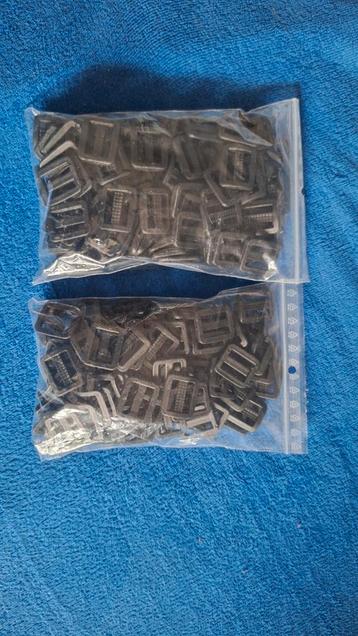 +/- 100 schuifgespen 20 mm beschikbaar voor biedingen