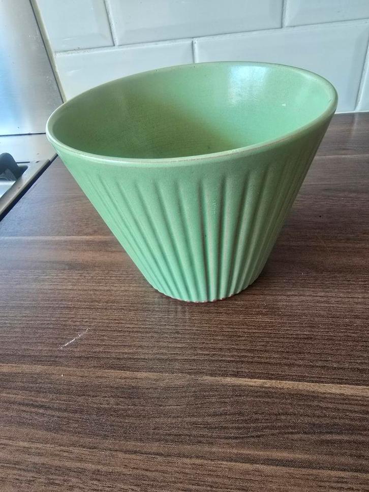 Vintage bloempot met ribbel, Tuin en Terras, Bloempotten, Zo goed als nieuw, Aardewerk, Binnen, Minder dan 40 cm, Minder dan 25 cm