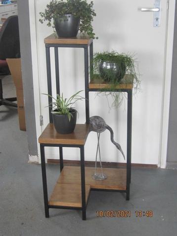 plantenstandaard beschikbaar voor biedingen