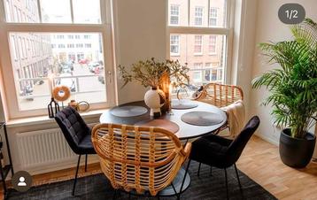 Zwarte ronde eettafel van mango hout beschikbaar voor biedingen