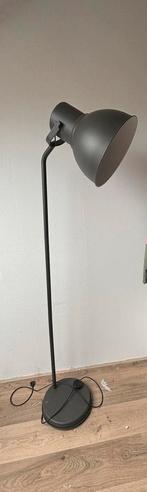 Staande lamp te koop – industrieel design, inclusief lamp, Ophalen of Verzenden, Zo goed als nieuw