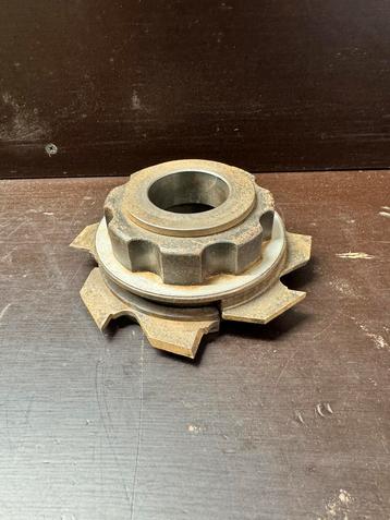 Verstelbare groeffrees beschikbaar voor biedingen