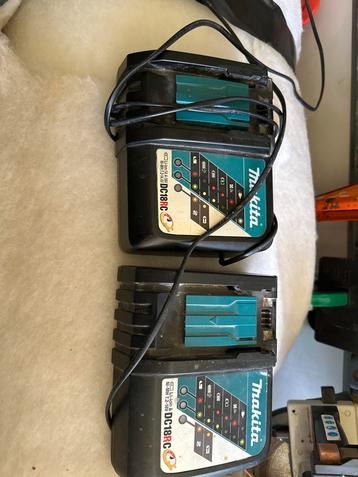 2 Makita Acculaders - Alleen Afhalen Schimmert beschikbaar voor biedingen