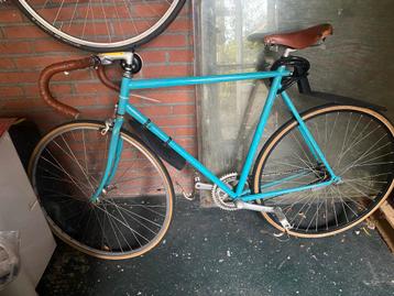 Blauwe dory( racefiets)  met leren details beschikbaar voor biedingen