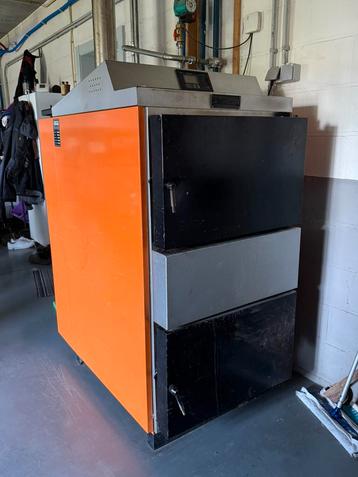 Cv Houtvergasser Tehnoserv 50kW installatie + 2000L Buffer beschikbaar voor biedingen
