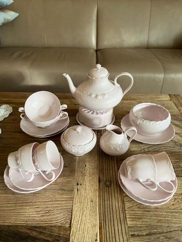 Erg mooi licht roze koffie/thee servies. Hutschenreuther. beschikbaar voor biedingen