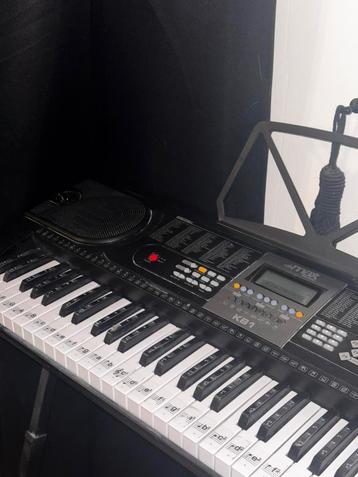 MAX KB1 keyboard set beschikbaar voor biedingen