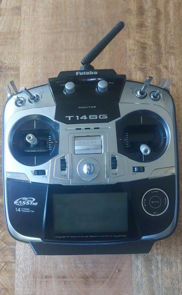 Futaba T14 SG 2.4 Ghz zender met 4 ontvangers, Hobby en Vrije tijd, Modelbouw | Radiografisch | Vliegtuigen, Ophalen of Verzenden
