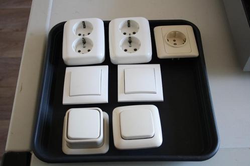 Elektro schakel materiaal, Doe-het-zelf en Verbouw, Elektra en Kabels, Nieuw, Stopcontact, Ophalen of Verzenden