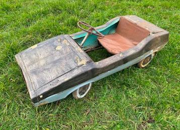 Zeer oude doorleefde trapwagen uit Rusland beschikbaar voor biedingen