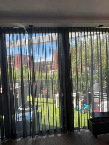 Mooie luxe grijze gordijn beschikbaar voor biedingen