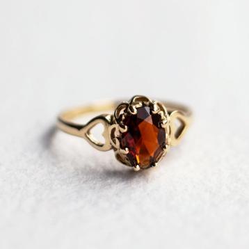 Vintage 9K gouden solitaire ring met granaat - 15,75 beschikbaar voor biedingen