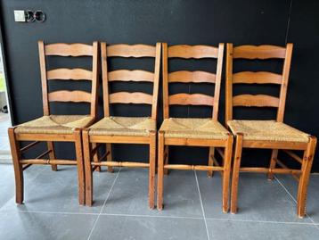Eetkamerstoelen beschikbaar voor biedingen