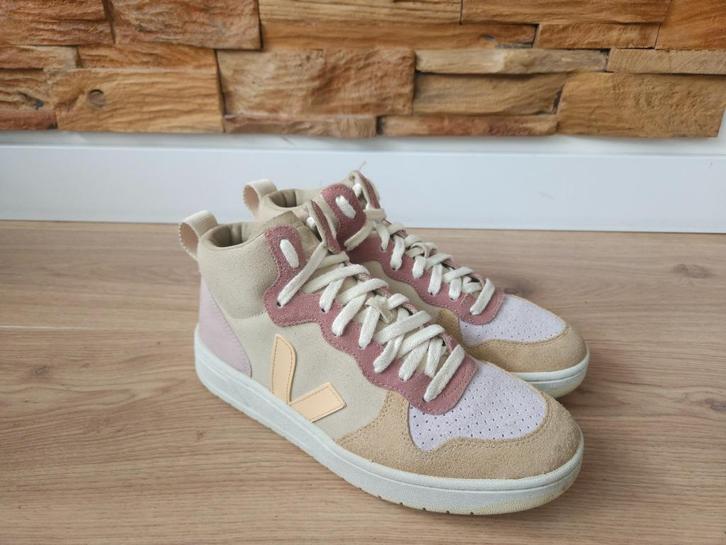 Veja Sneakers V-15 SUEDE MULTICO / PEACH ZGAN! maat 40, Kleding | Dames, Schoenen, Zo goed als nieuw, Sneakers of Gympen, Beige