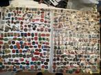 Album met meer dan 400 metalen speldjes, Verzamelen, Speldjes, Pins en Buttons, Ophalen of Verzenden, Gebruikt, Overige onderwerpen