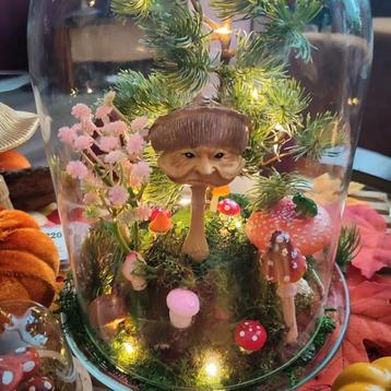 Gedecoreerde stolp; 24cm met magische paddestoelen herfst beschikbaar voor biedingen