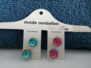 Mode  oorbellen in blauw & rood stekers  Nieuw beschikbaar voor biedingen