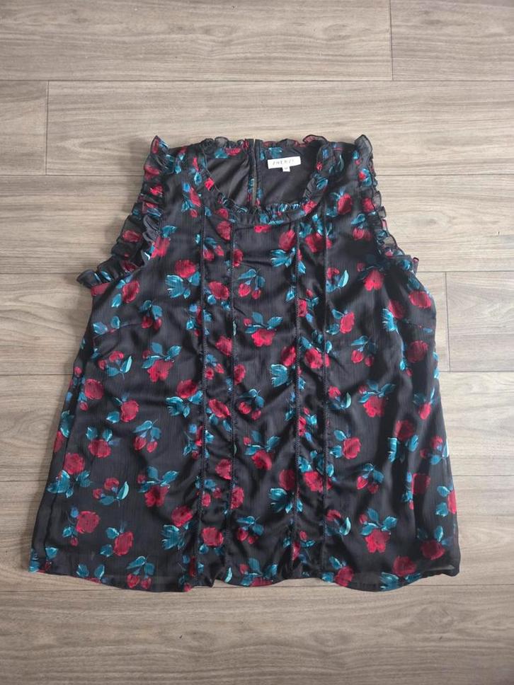 Mooie zwarte top met rode rozen in maat M (ZGAN), Kleding | Dames, Tops, Zo goed als nieuw, Maat 42/44 (L), Zwart, Zonder mouw