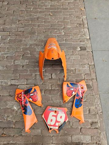Ktm 525 kappen en luchtfilterbak beschikbaar voor biedingen