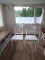 Twee houten stoelen (staan in grondverf), Ophalen, Gebruikt