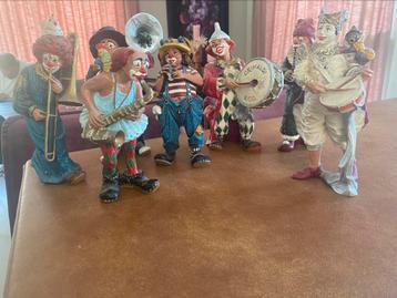 Set van zeven originele Enesco Mardi Gras clowns beschikbaar voor biedingen