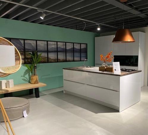 Showroom keuken Keller Elba, Huis en Inrichting, Keuken | Complete keukens, Zo goed als nieuw, Overige typen, Wit, Overige materialen