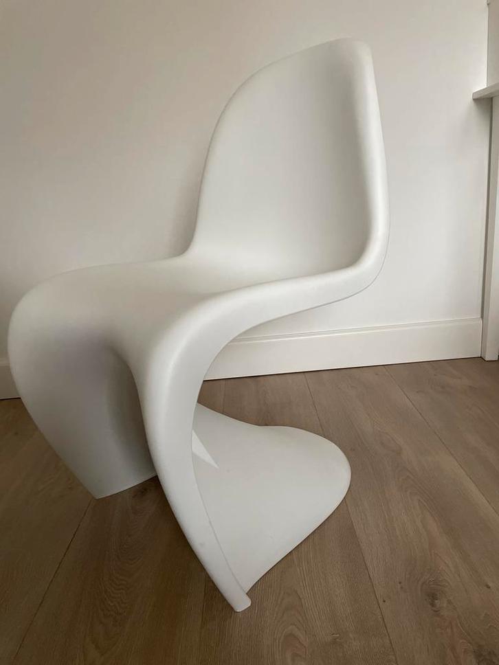 Witte stoel in Panton stijl - Design Klassieker, Huis en Inrichting, Stoelen, Zo goed als nieuw, Eén, Kunststof, Wit, Ophalen