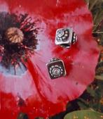 Pandora madeliefjes met zirkonia's Retired, Sieraden, Tassen en Uiterlijk, Bedels, Gebruikt, Pandora, Ophalen of Verzenden, 2 of 3 bedels