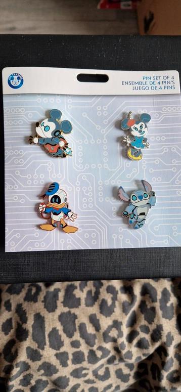 Booster set Disney pins 